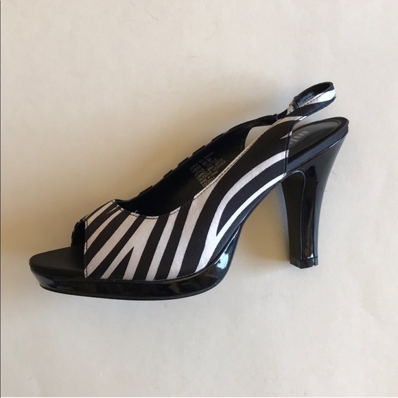 🆕 Unlisted by Kenneth Cole Peep-Toe Heels - Picture 2 of 7